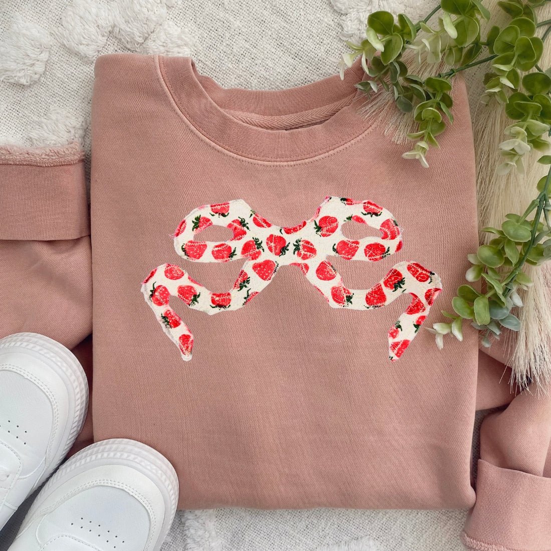 'Strawberry Charm' Appliqué Stitch Cozy Crew